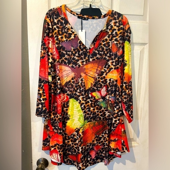 NWOT” Lily” Butterflies and Leopard Design Top - Picture 1 of 4